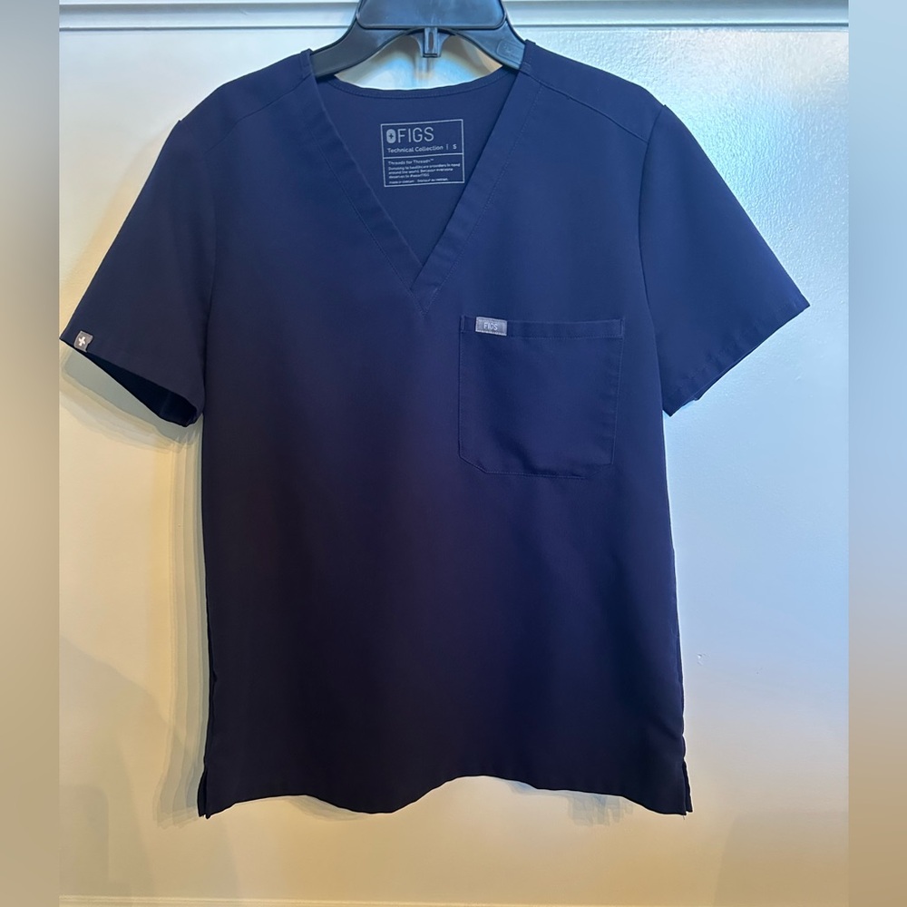 Figs scrub top